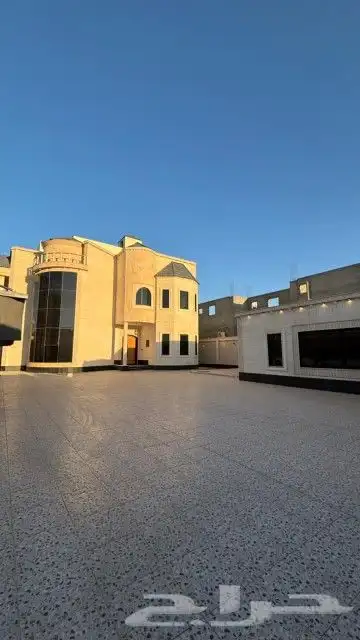 فيلا بمدخل مستقل وحوش واسع بمساحة 400م 0