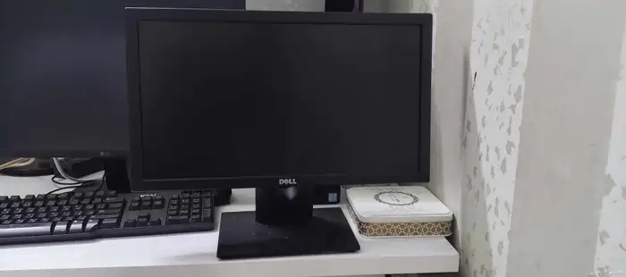شاشة ديل شريت مع الجهاز ما استخدمت ولا مرة للبيع جديد 200 2