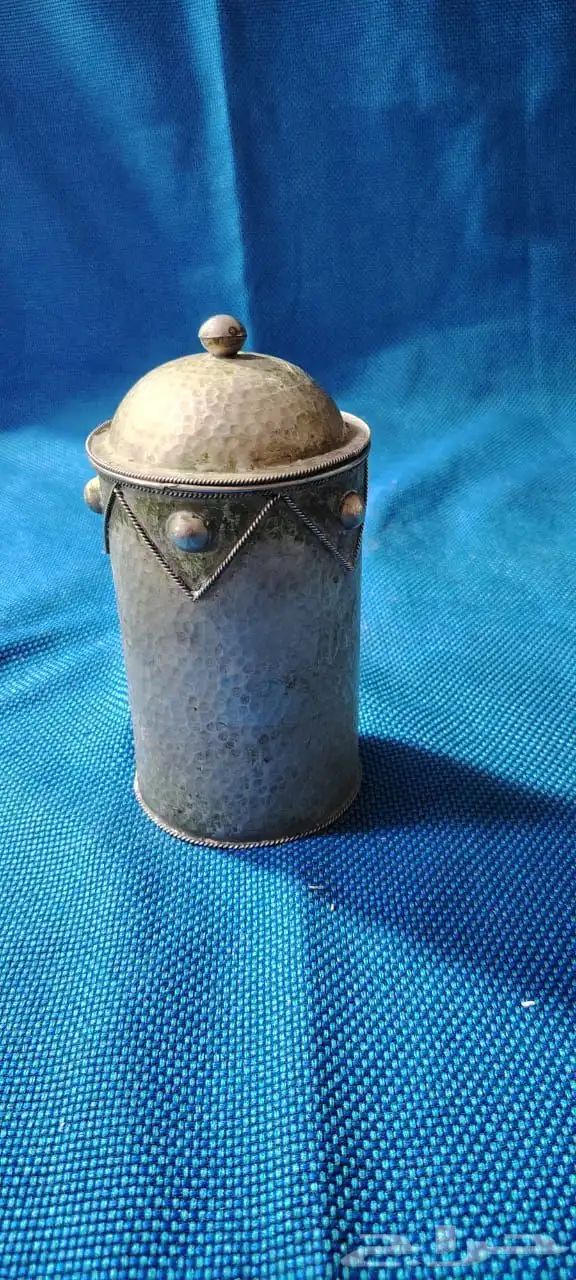 علبه تراثيه قديمه 1