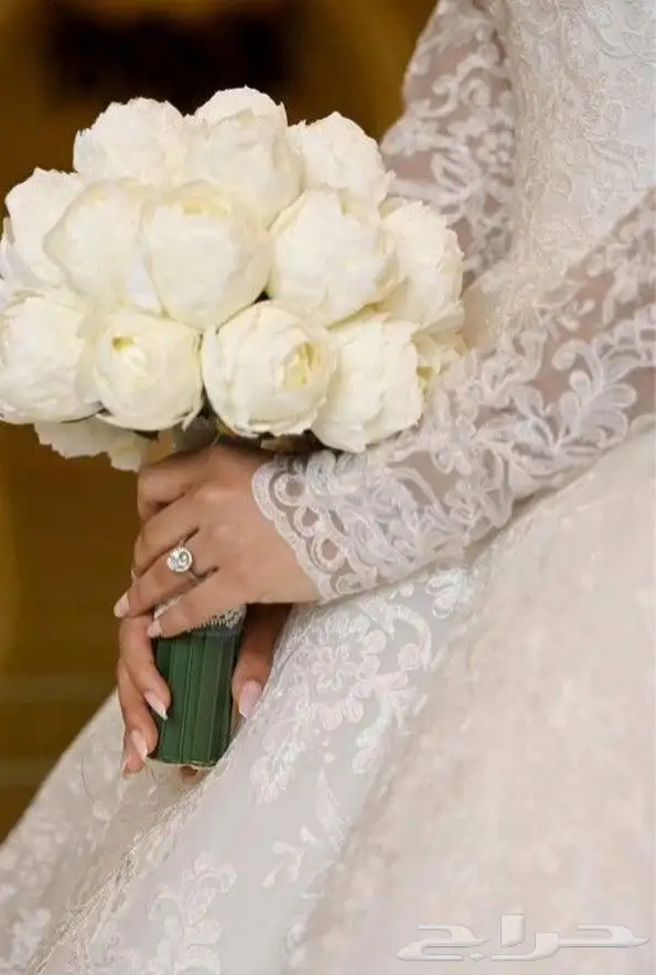 فستان عروس دانتيل مع الطرحه والجيبون والكعب تصميم خاص 1