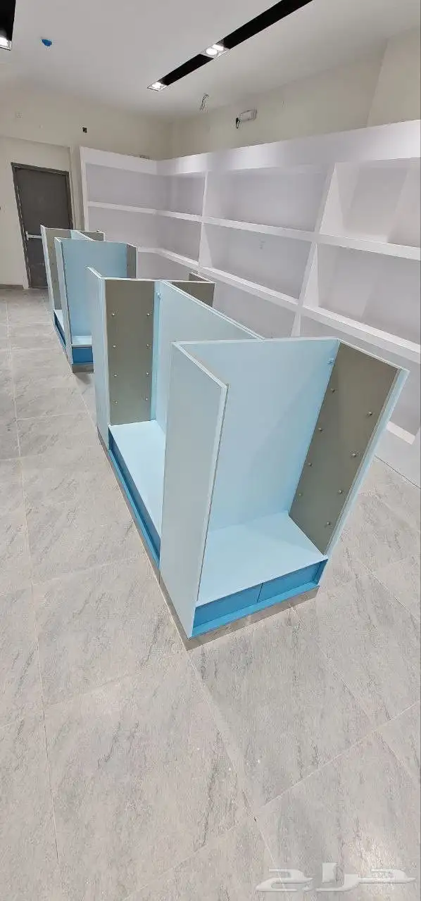 ديكورات المحلات والمشاريع التجاريه 0