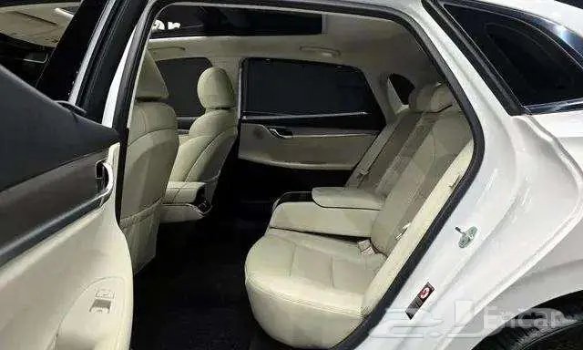 هيونداى ازيرا هايبريد 2023 3