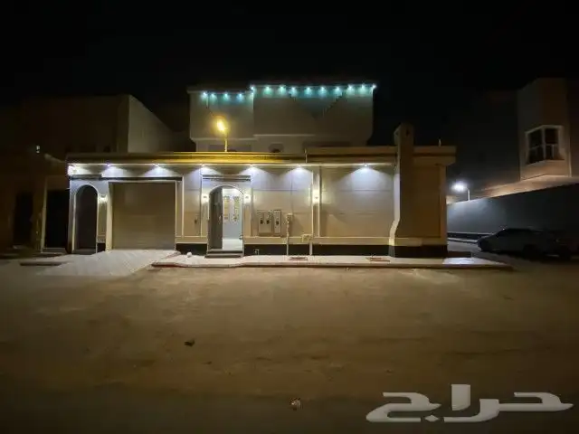 فيلا للبيع دور ارضي 4شقق في حي الرمال الذهبي 0