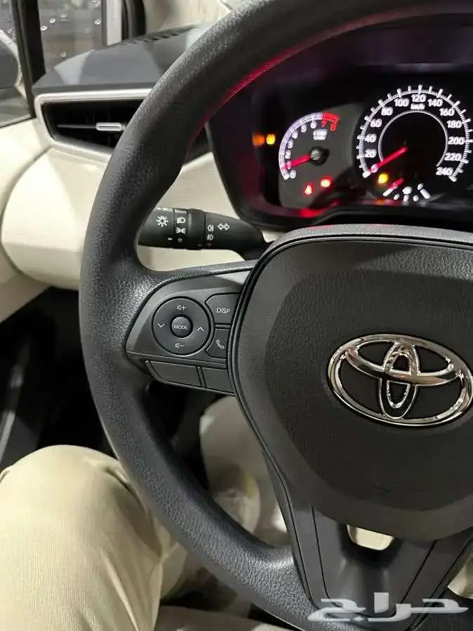 تويوتا كورولا استاندر ماكينة2.0 موديل 2025 18
