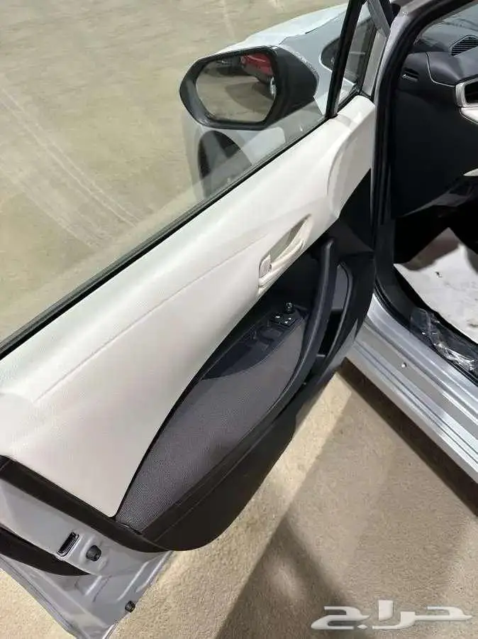 تويوتا كورولا استاندر ماكينة2.0 موديل 2025 16