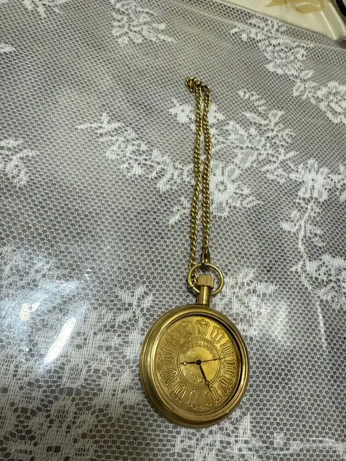 ساعة قديمة جدا  من قبل ما يقارب 150 سنة 1