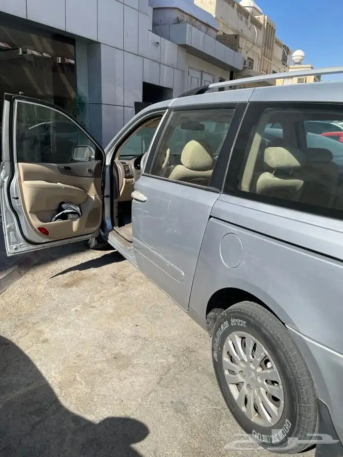 كيا كرنفال للبيع 2011 2