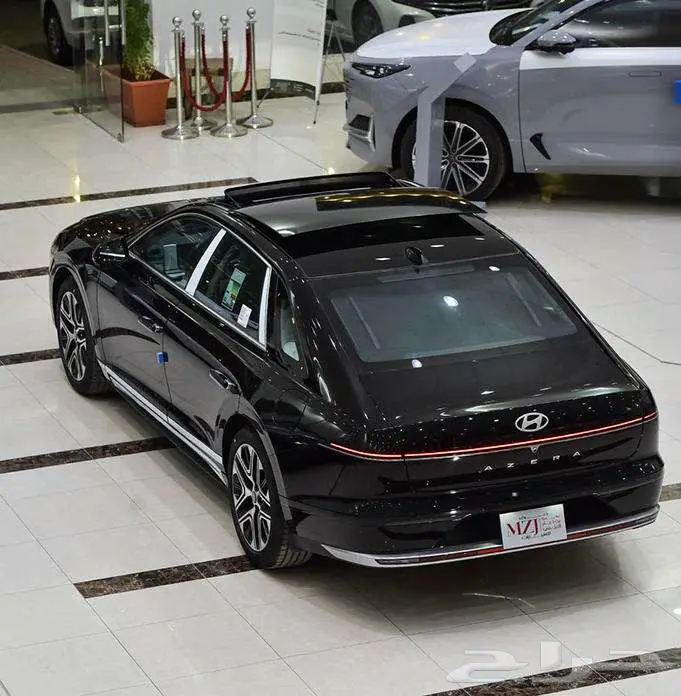هيونداى ازيرا _ 2026 _( كلاسيك _ بريميوم _ كاليجرافى ) 3