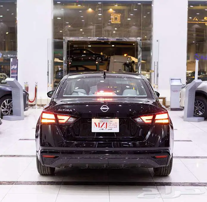 نيسان التيما _ 2025 _( استاندر _ 2500 CC )_ اسود 4