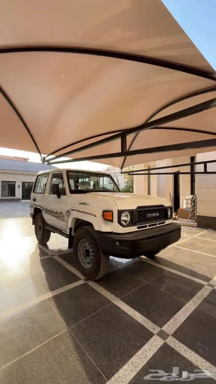 للبيع جيب ربع 2025 بنزين قير عادي سعودي ابيض 0