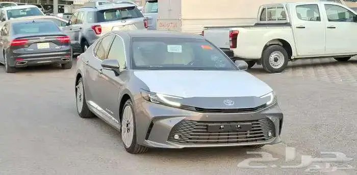 تويوتا كامري LE هايبرد موديل 2025 0