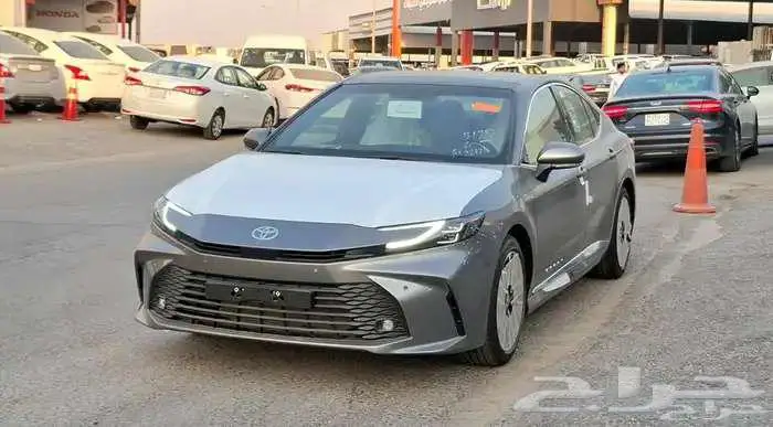 تويوتا كامري LE هايبرد موديل 2025 1