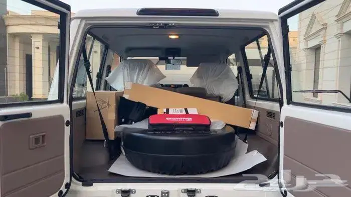 للبيع جيب ربع 2025 بنزين قير عادي سعودي ابيض 1