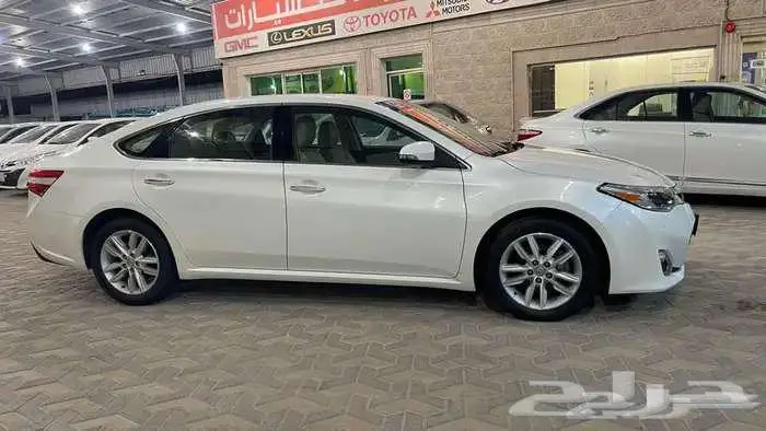 تويوتا افالون 2015 مخزن شبه الاصفار عداد 24 الف 2