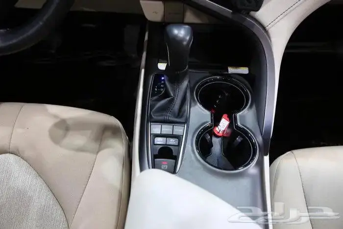 تويوتا كامري GLE فل كامل فتحة سقف هايبرد موديل 2024 9