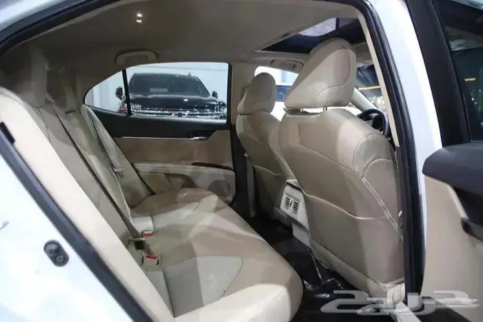 تويوتا كامري GLE فل كامل فتحة سقف هايبرد موديل 2024 8