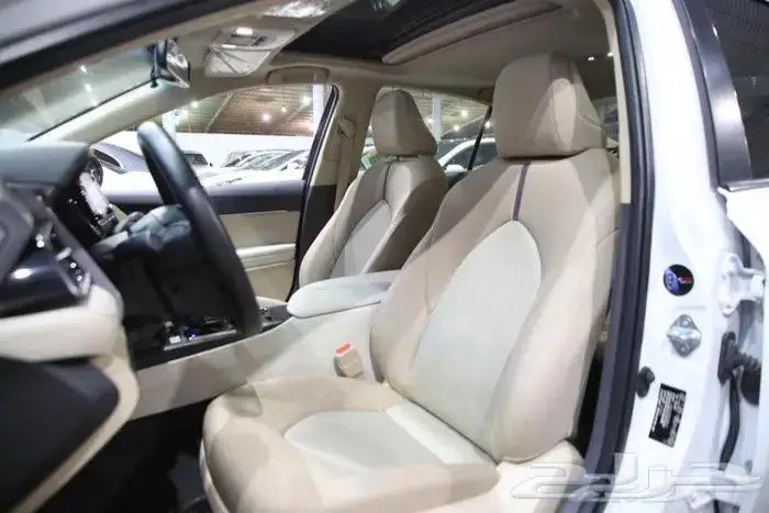 تويوتا كامري GLE فل كامل فتحة سقف هايبرد موديل 2024 10