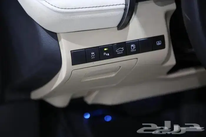 تويوتا كامري GLE فل كامل فتحة سقف هايبرد موديل 2024 16