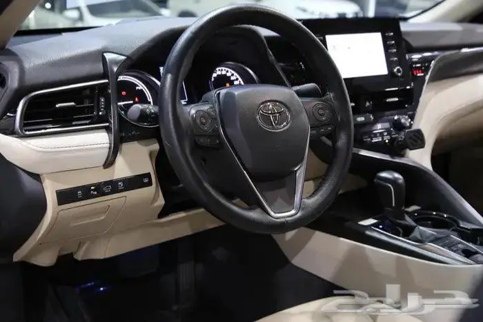 تويوتا كامري GLE فل كامل فتحة سقف هايبرد موديل 2024 13