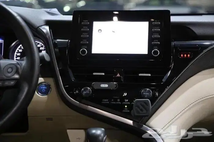 تويوتا كامري GLE فل كامل فتحة سقف هايبرد موديل 2024 14