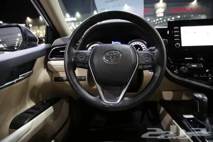 تويوتا كامري GLE فل كامل فتحة سقف هايبرد موديل 2024 15