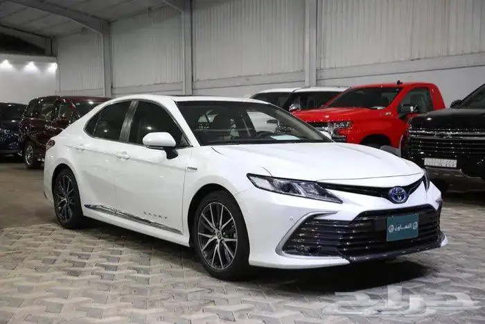 تويوتا كامري GLE فل كامل فتحة سقف هايبرد موديل 2024 0