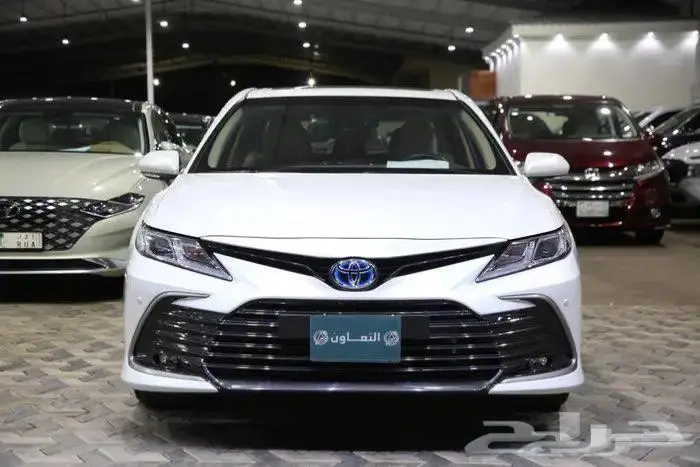 تويوتا كامري GLE فل كامل فتحة سقف هايبرد موديل 2024 2