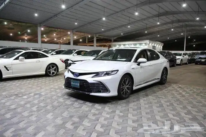 تويوتا كامري GLE فل كامل فتحة سقف هايبرد موديل 2024 1