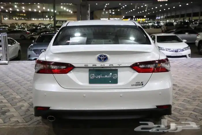 تويوتا كامري GLE فل كامل فتحة سقف هايبرد موديل 2024 5