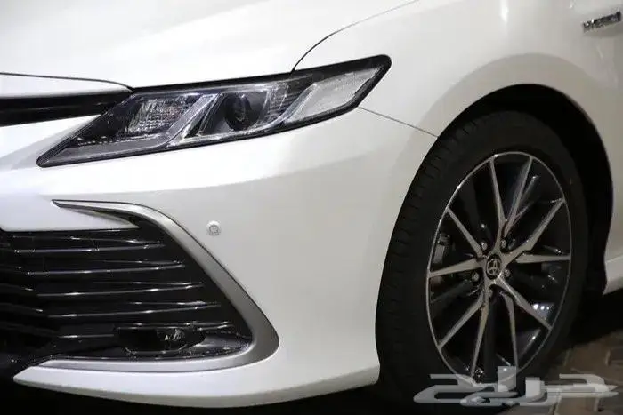 تويوتا كامري GLE فل كامل فتحة سقف هايبرد موديل 2024 7