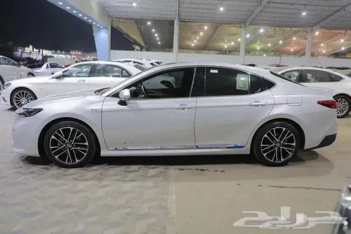 تويوتا كامري فل كامل لومير بانوراما جلد هايبرد موديل 2025 4