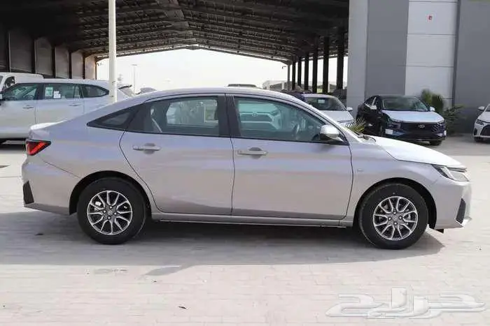 تويوتا ياريس استندر 5