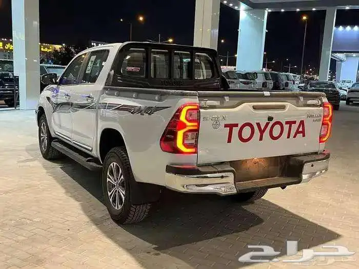 هايلوكس غمارتين بنزين توماتيك 2025 7