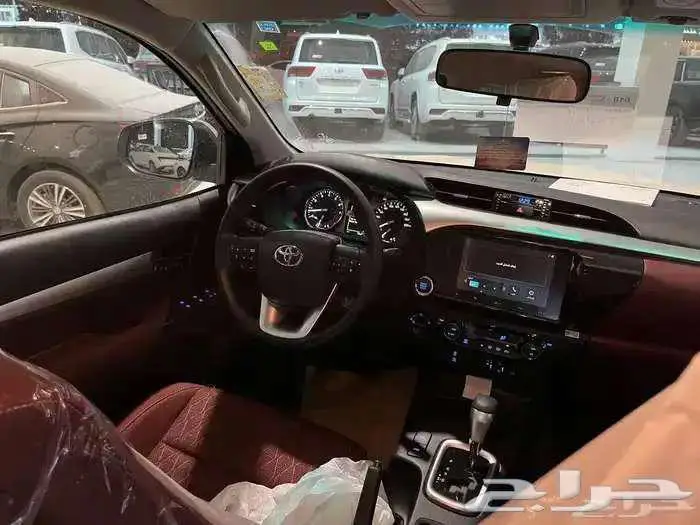 هايلوكس غمارتين بنزين توماتيك 2025 8