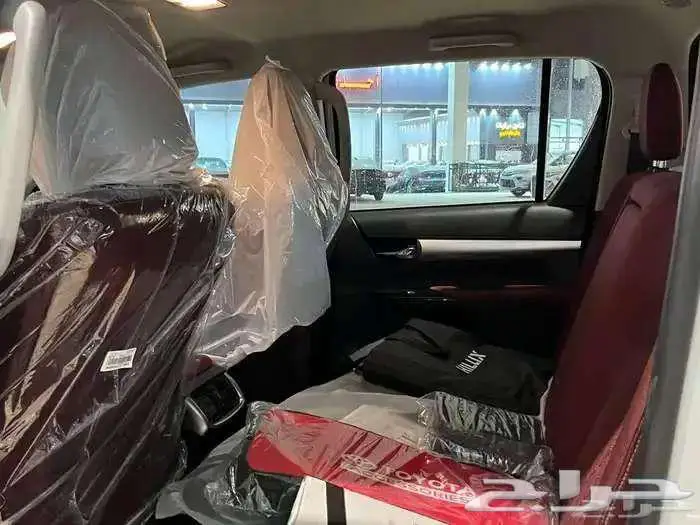 هايلوكس غمارتين بنزين توماتيك 2025 3