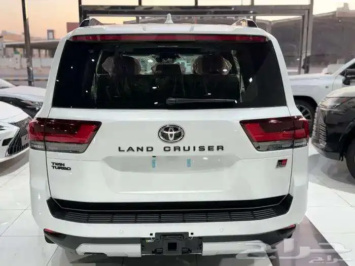 تويوتا لاندكروزر GR بريمي فل كامل 2025 بنزين 4