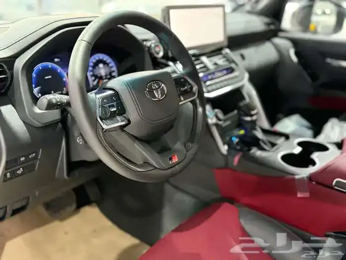 تويوتا لاندكروزر GR بريمي فل كامل 2025 بنزين 14