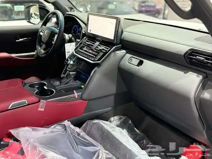 تويوتا لاندكروزر GR بريمي فل كامل 2025 بنزين 19