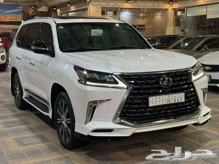 للبيع لكزس 2021 LX 570 سبورت سعودي عداد قليل 3