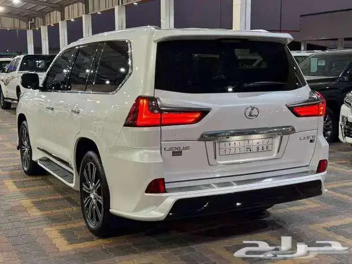 للبيع لكزس 2021 LX 570 سبورت سعودي عداد قليل 14
