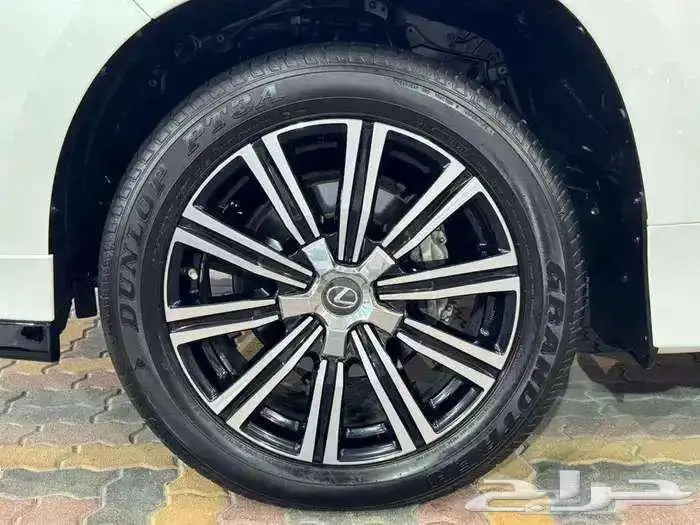 للبيع لكزس 2021 LX 570 سبورت سعودي عداد قليل 22