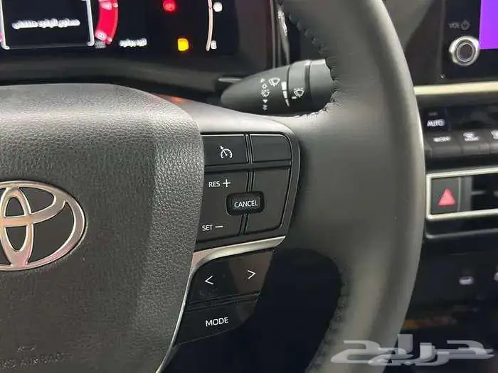 تويوتا كامرى le هايبرد موديل 2025 6