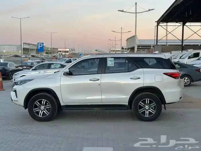 تويوتا فورتشنر 6 سلندر VX 2022 4