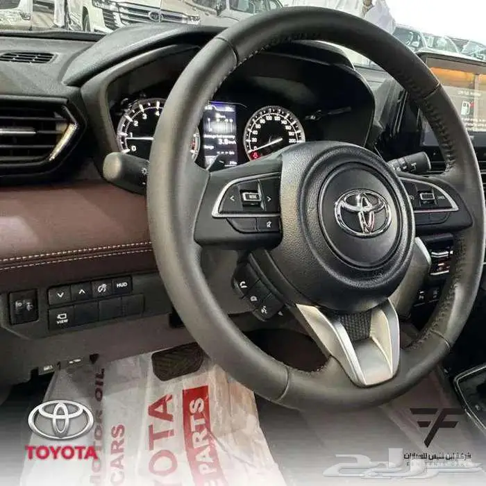 تويوتا اوربان فل كامل 2025-82.500 سعودي 3