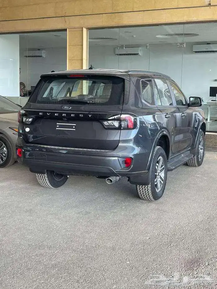 فورد ايفريست XLS ستاندر بنزين 2025 متوفر لدى الحسن 2