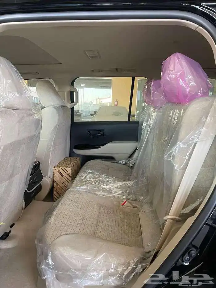 لاندكروزر GXR هدد فتحة بنزين أسود بريمي 2025 متوفر لدى الحسن 6