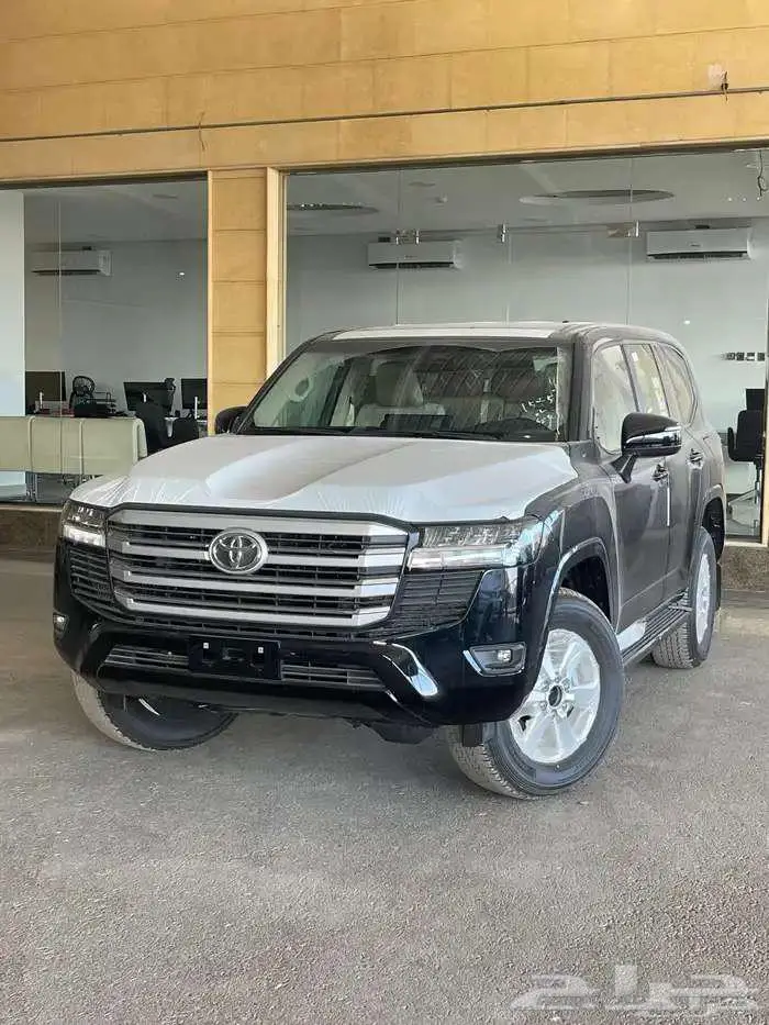 لاندكروزر GXR هدد فتحة بنزين أسود بريمي 2025 متوفر لدى الحسن 0