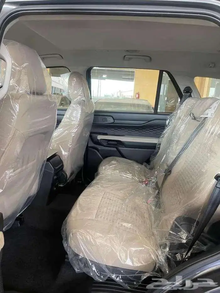 فورد ايفريست XLS ستاندر بنزين 2025 متوفر لدى الحسن 5