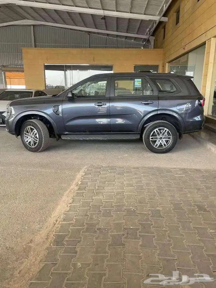 فورد ايفريست XLS ستاندر بنزين 2025 متوفر لدى الحسن 1