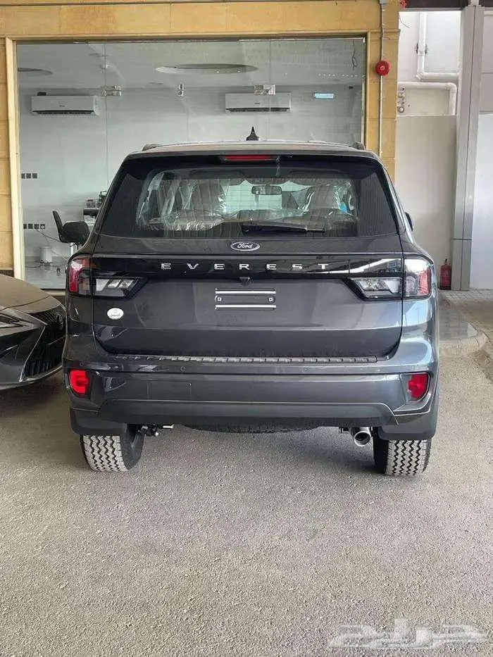 فورد ايفريست XLS ستاندر بنزين 2025 متوفر لدى الحسن 2